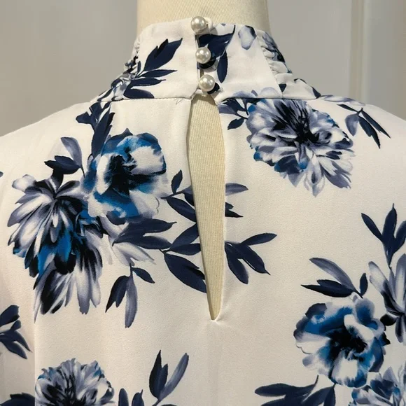 White House Black Market Floral Blouse - Picture 4 of 6